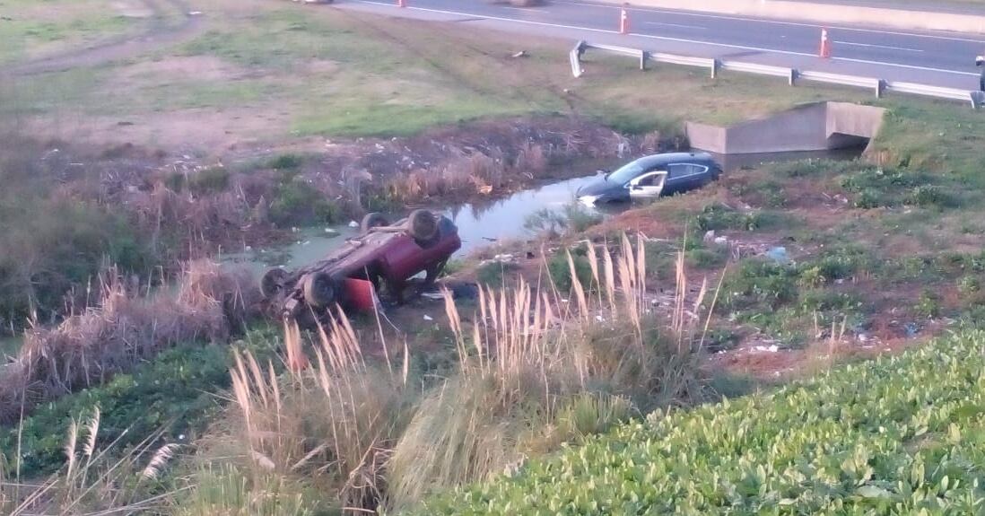Así quedaron los autos tras el impacto. 
