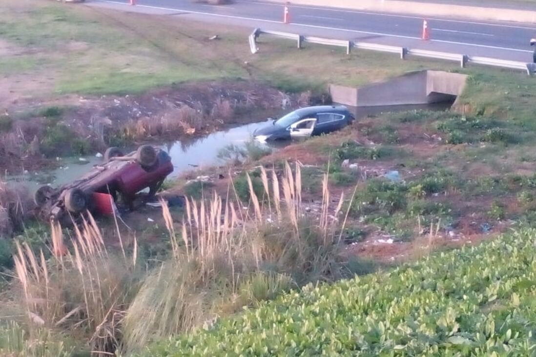 Así quedaron los autos tras el impacto.