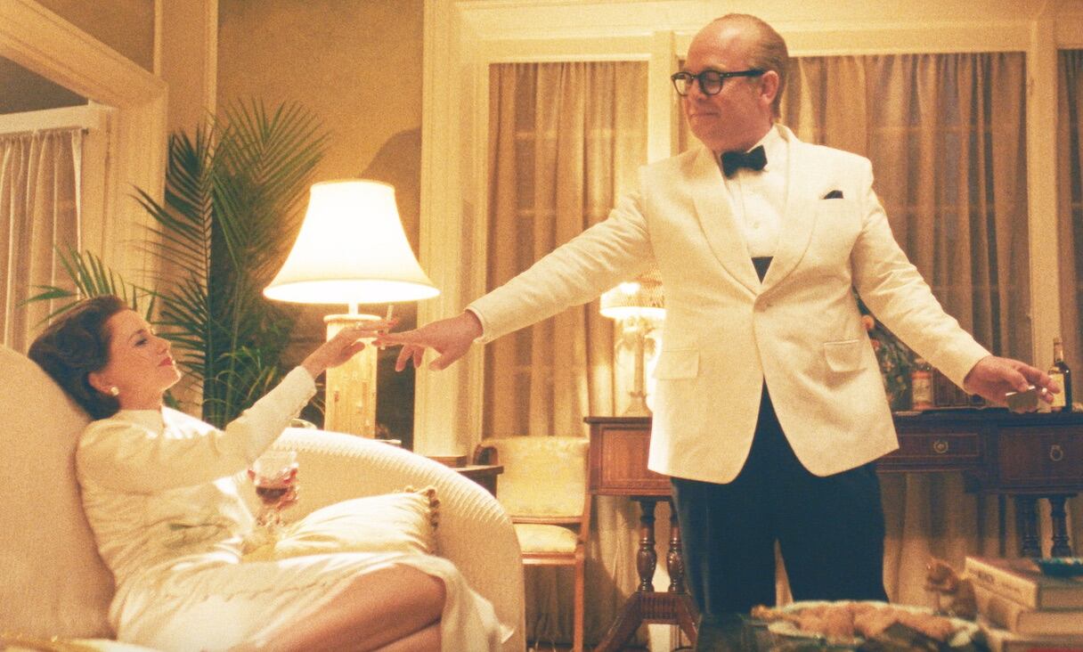 Naomi Watts y Tom Hollander como Babe Paley y Truman Capote en "Feud"