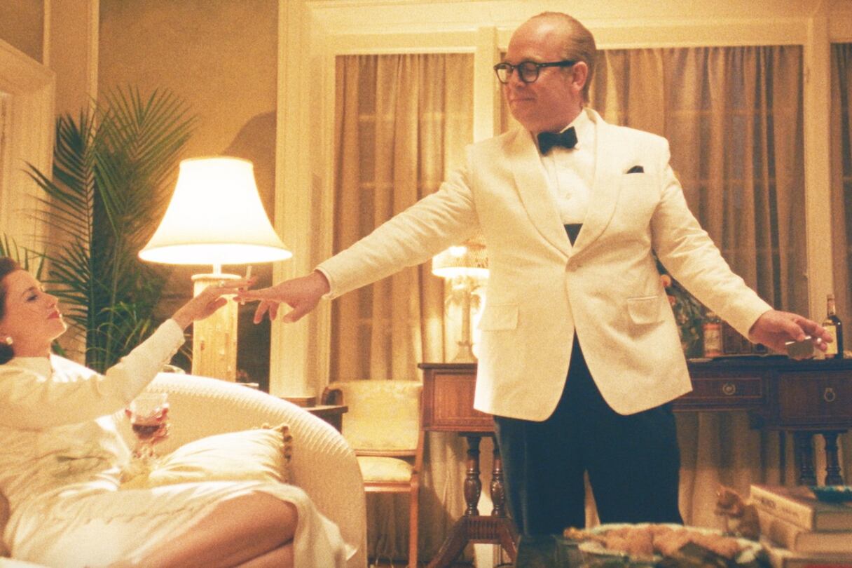 Naomi Watts y Tom Hollander como Babe Paley y Truman Capote en "Feud"
