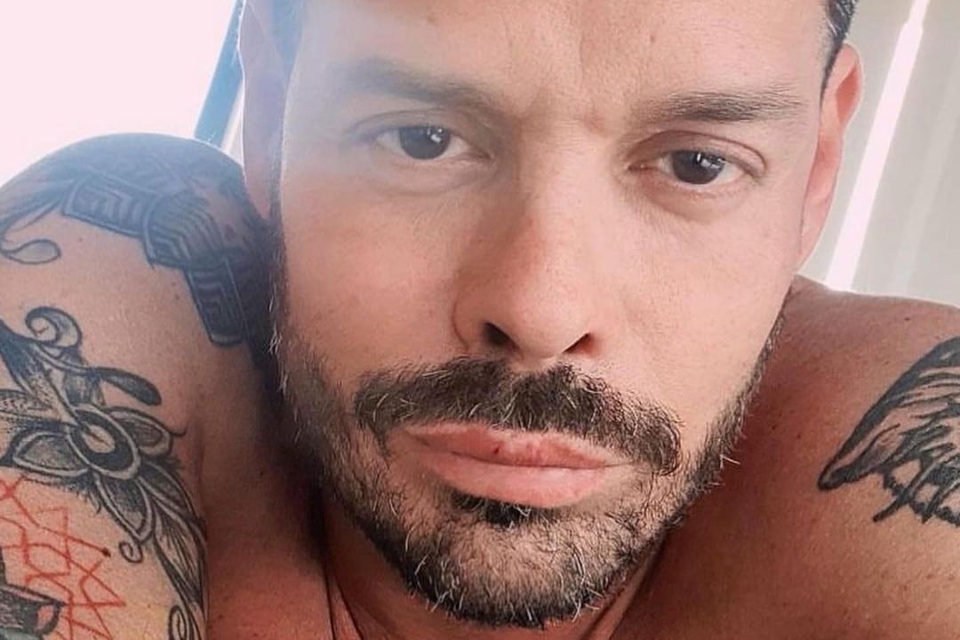 El conductor y asesor de moda falleció a los 49 años por un shock hemorrágico que le provocó un paro cardíaco. (Foto: Instagram/@caprarolamariano)