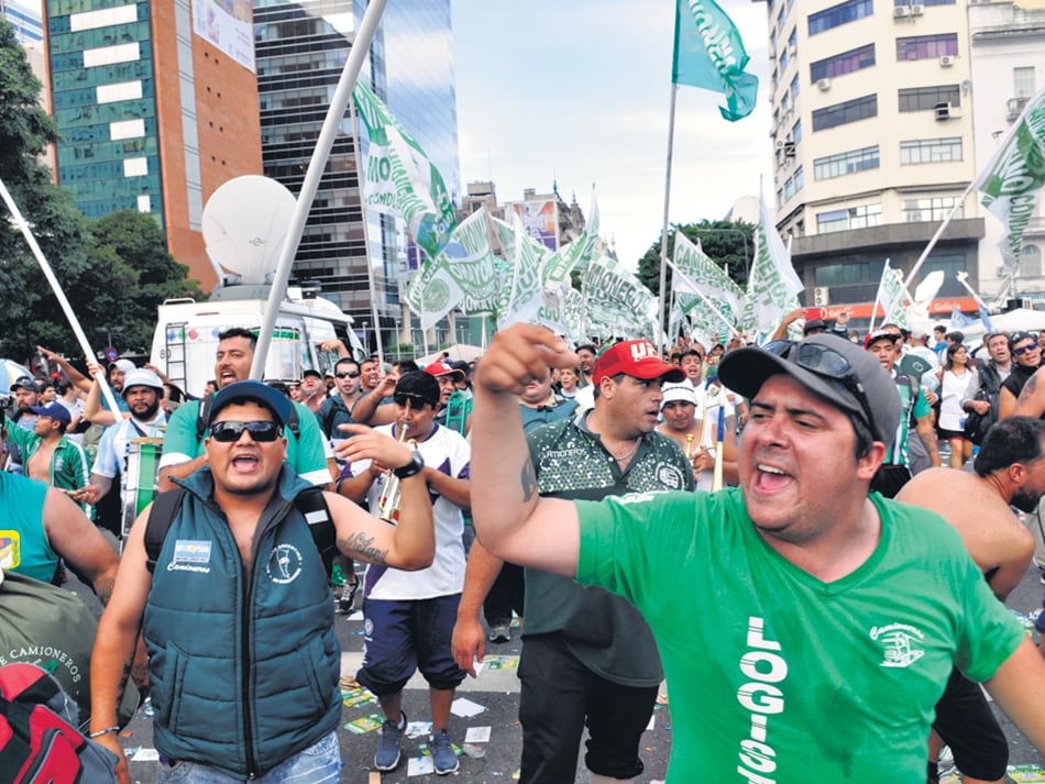 En la CGT se discute si convocar al paro nacional el 30 de marzo o el 4 de abril.