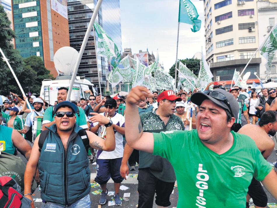 En la CGT se discute si convocar al paro nacional el 30 de marzo o el 4 de abril.