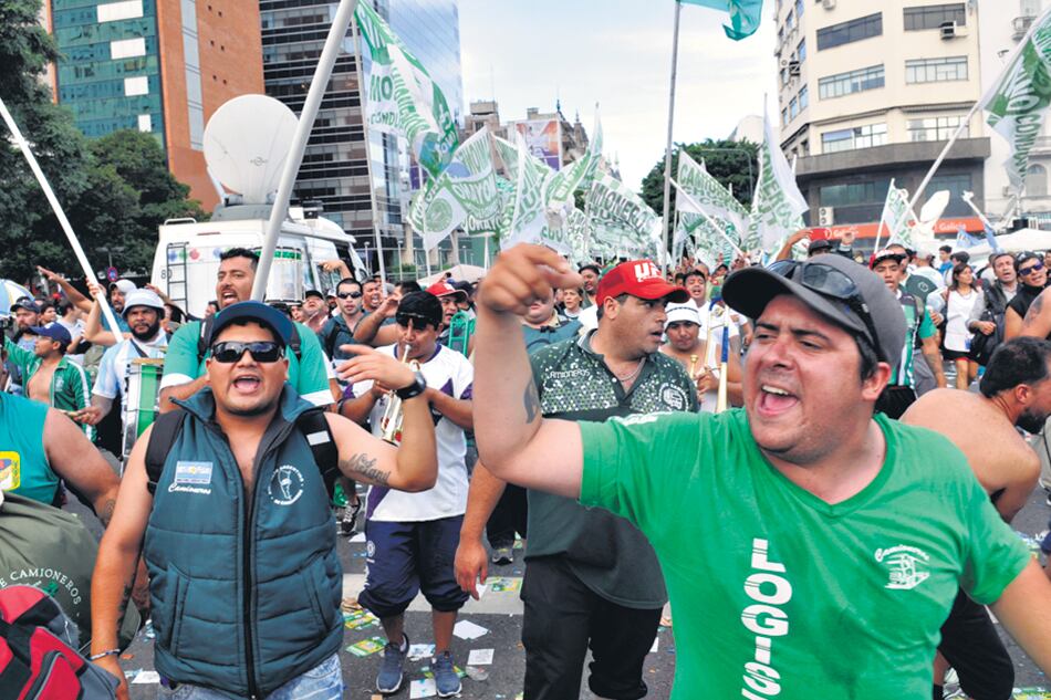 En la CGT se discute si convocar al paro nacional el 30 de marzo o el 4 de abril.