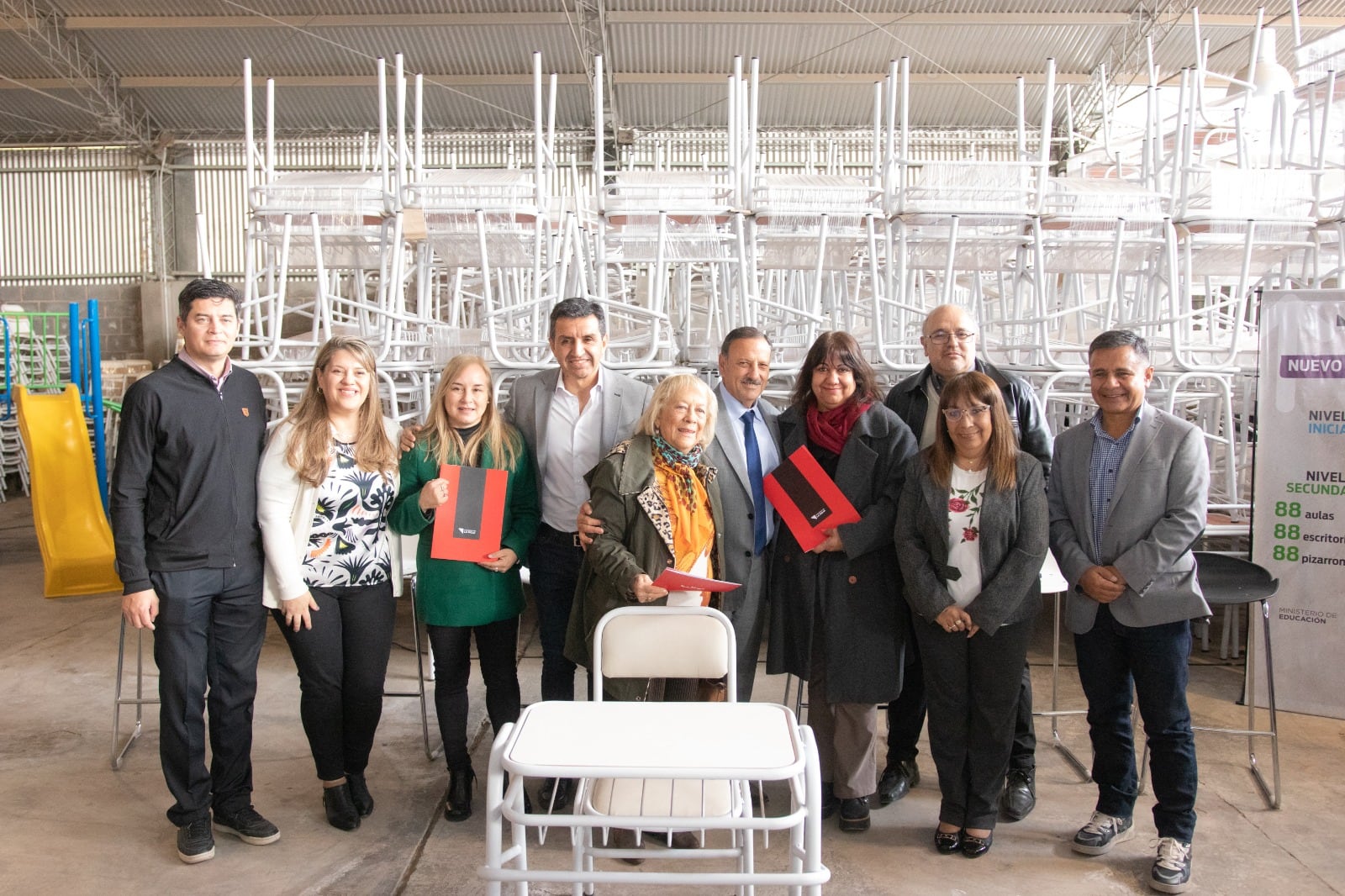 Acto de entrega de mobiliario y equipamiento para escuelas.