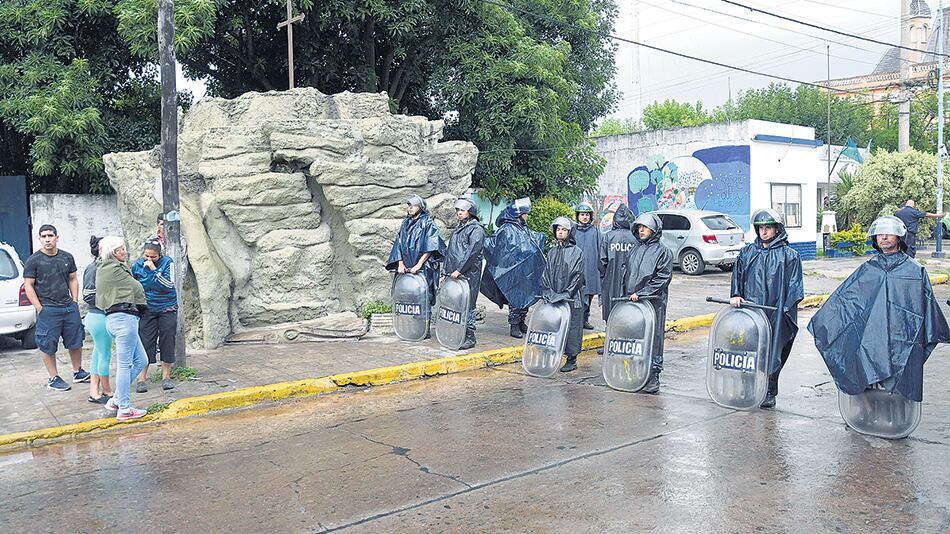 Los presos en la comisaría de Merlo se amotinaron el viernes luego de la llegada de un nuevo detenido.
