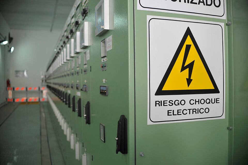 En los gobiernos del FPCS, la tarifa de luz subió 3200% 