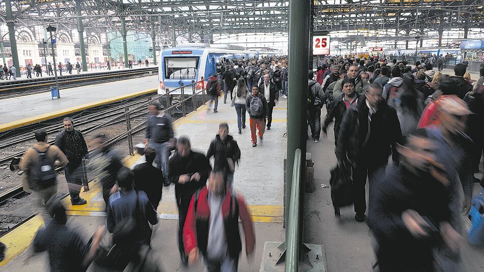 La tarifa de los trenes subirá hasta el 42 por ciento entre enero, febrero y marzo.