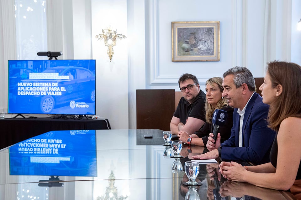 Javkin: "A partir de acá los usuarios tendrán múltiples posibilidades".