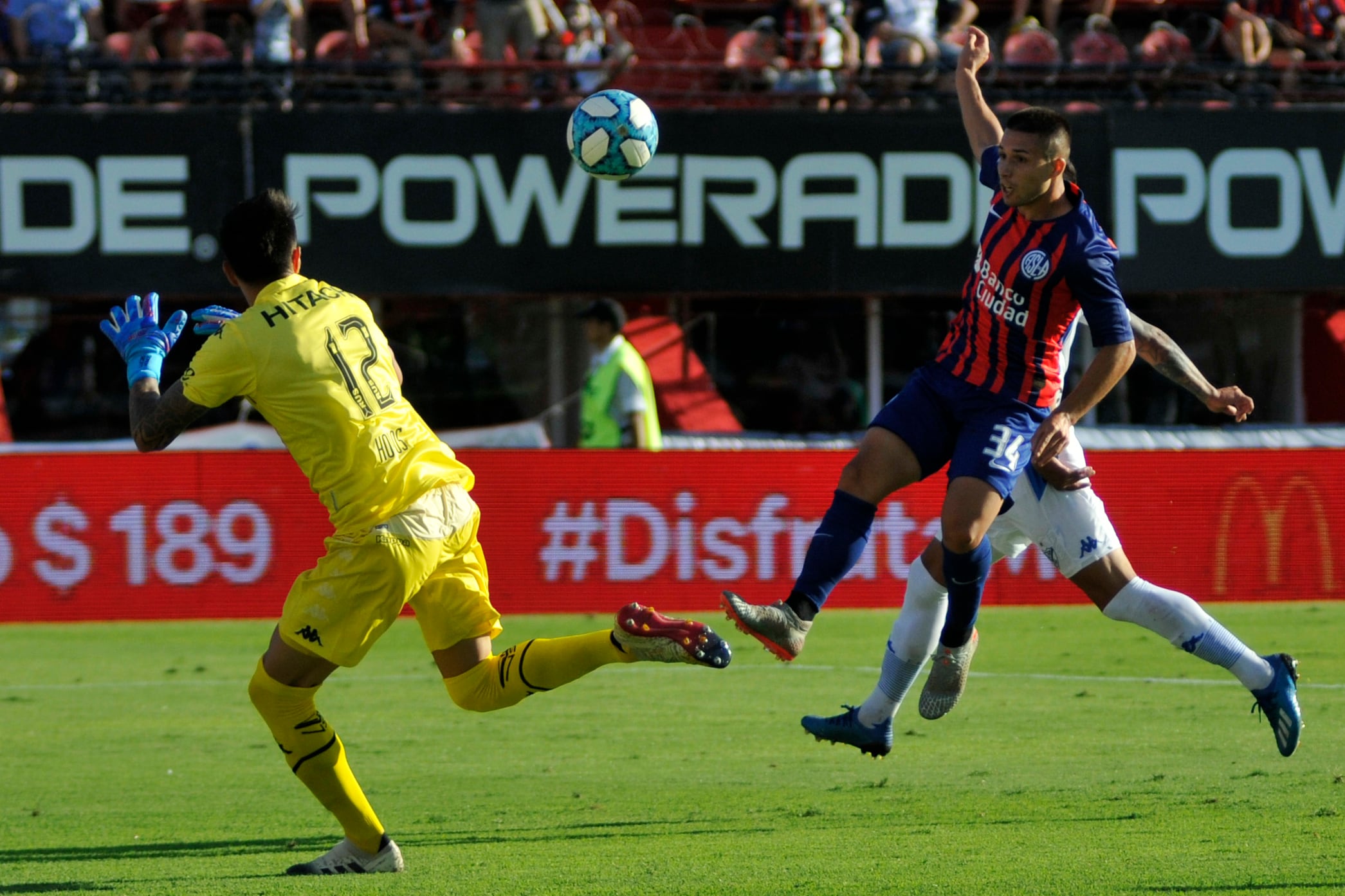 Palacios ya conectó el centro de Ángel Romero para abrir el marcador.