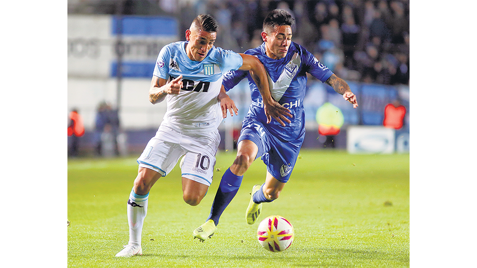 Centurión intenta despegarse de la marca de Ortega. Ganó Racing.