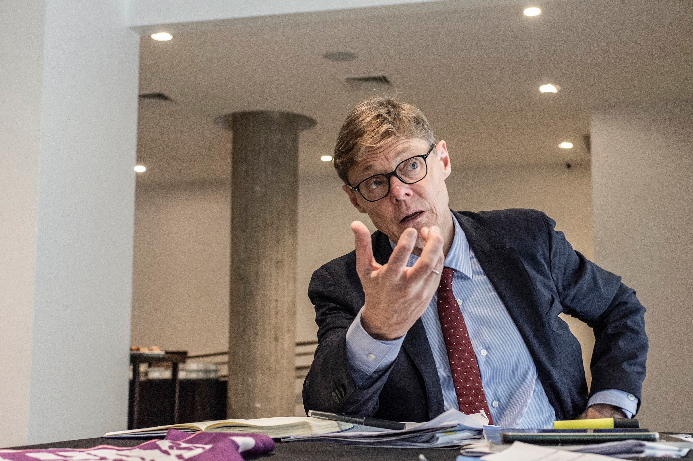 Morris Tidball-Binz realizó una visita de diez días por distintas provincias del país.