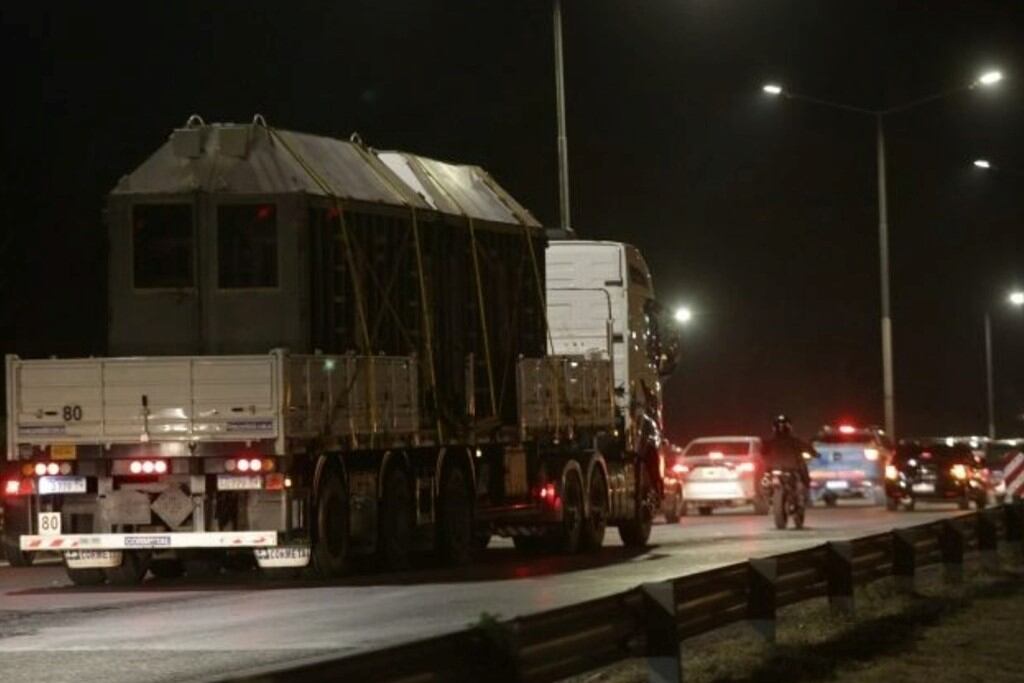 Las elefantas viajan en un trailer que les permite mantener el contacto entre ellas. (Crédito: Gobierno de Mendoza)