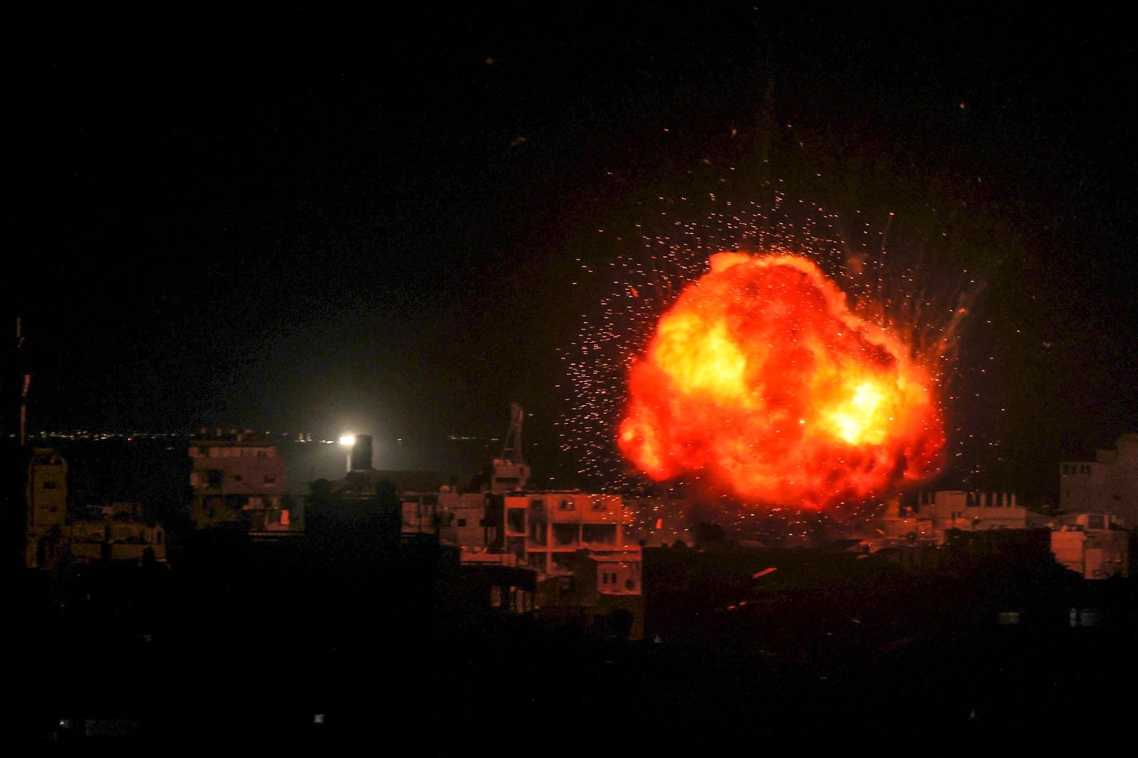 Bombardeo israelí en Rafah, sur de la Franaj de Gaza.