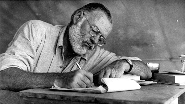 El primer libro de cuentos de Ernest Hemingway renovó la tradición narrativa del siglo XX.