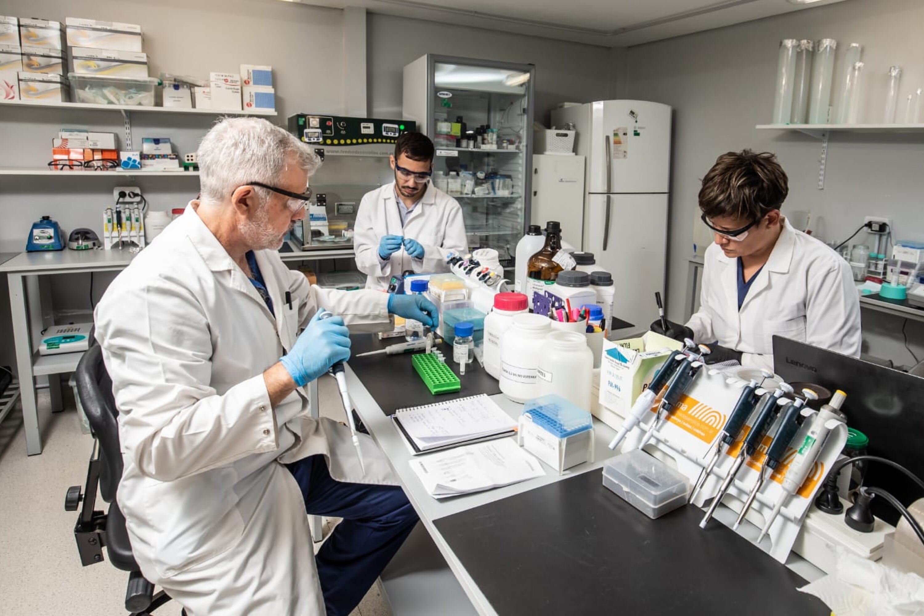 Joaquín González, Marina Bustelo y Lautaro Sánchez son parte de la empresa nacional Inmunova.