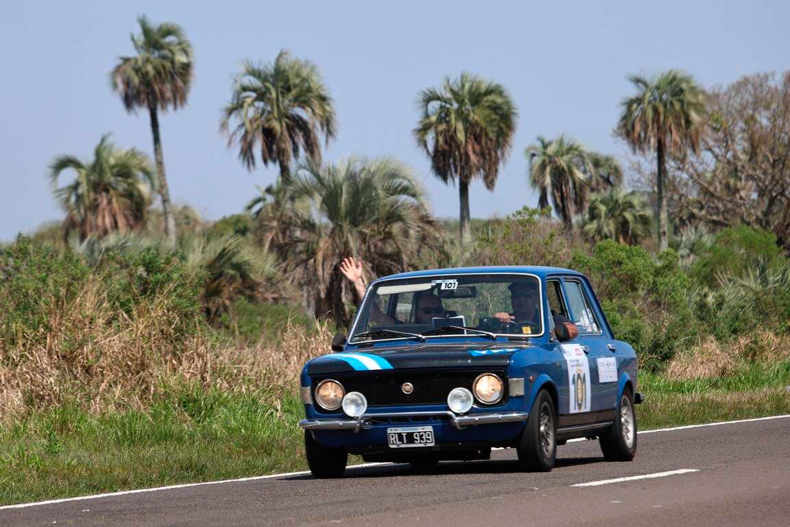 Andrés Castelli y Julián Quatrocchi (Fiat 128, de 1975), líderes de la Etapa 2 y de la general.