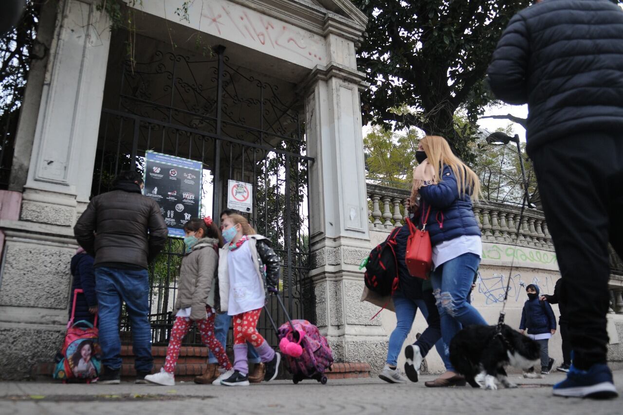 Con el rechazo de los gremios docentes, el Gobierno porteño comenzó las clases presenciales sin distanciamiento de 290 mil alumnos de nivel primario.