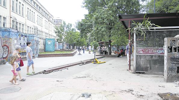Por esta traza piensan atravesar el parque con el asfalto.