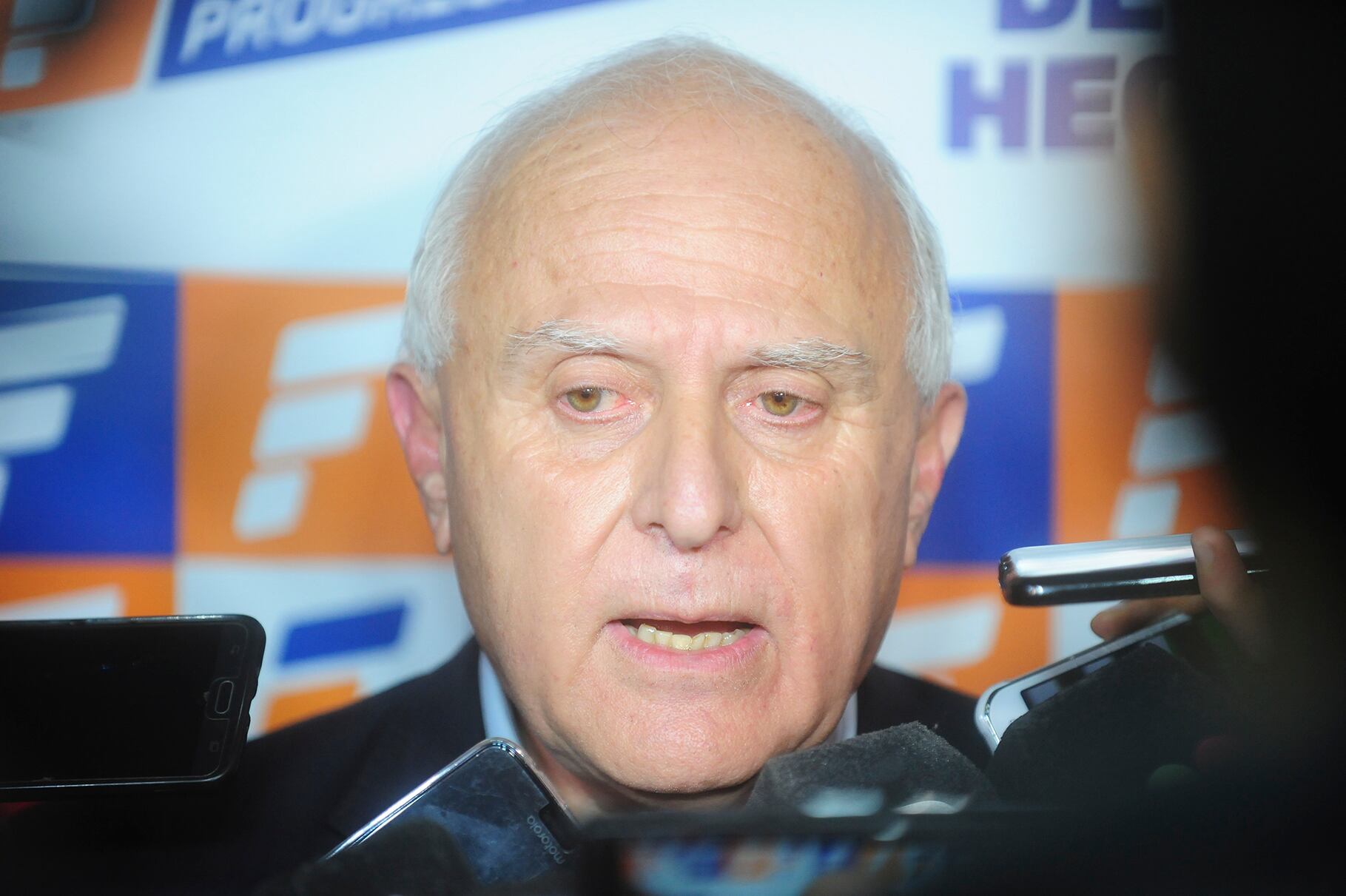 El gobernador afirmó que se reunirá con su sucesor cuando "Omar lo disponga".