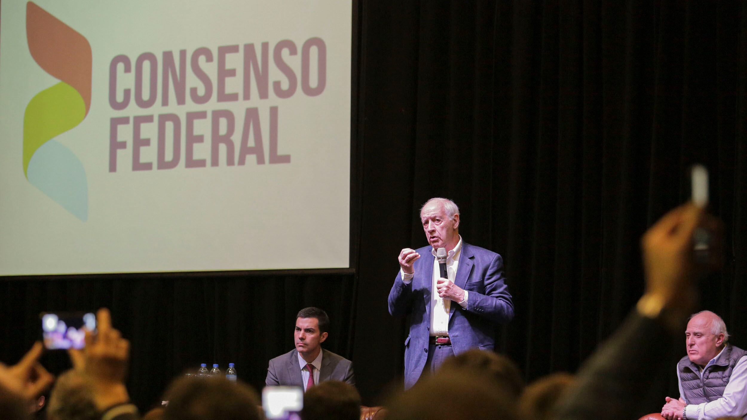Roberto Lavagna y Juan Manuel Urtubey, los precandidatos de Consenso Federal.