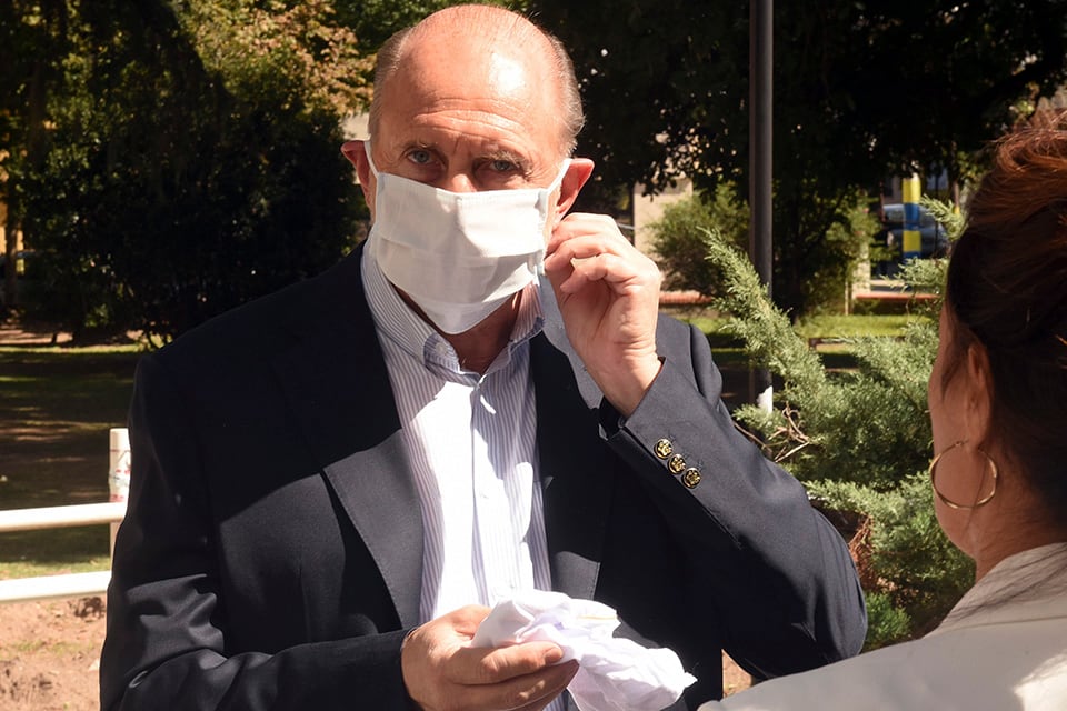 Perotti plantea la necesidad de mantener las restricciones estrictas en las ciudades 