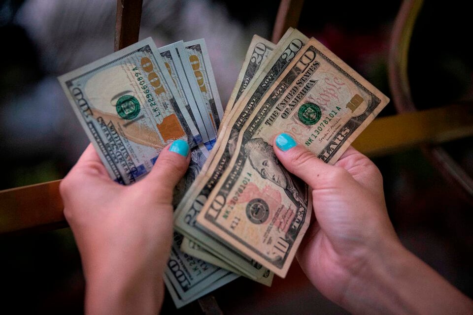 La cotización del dólar y el dólar blue en vivo. 