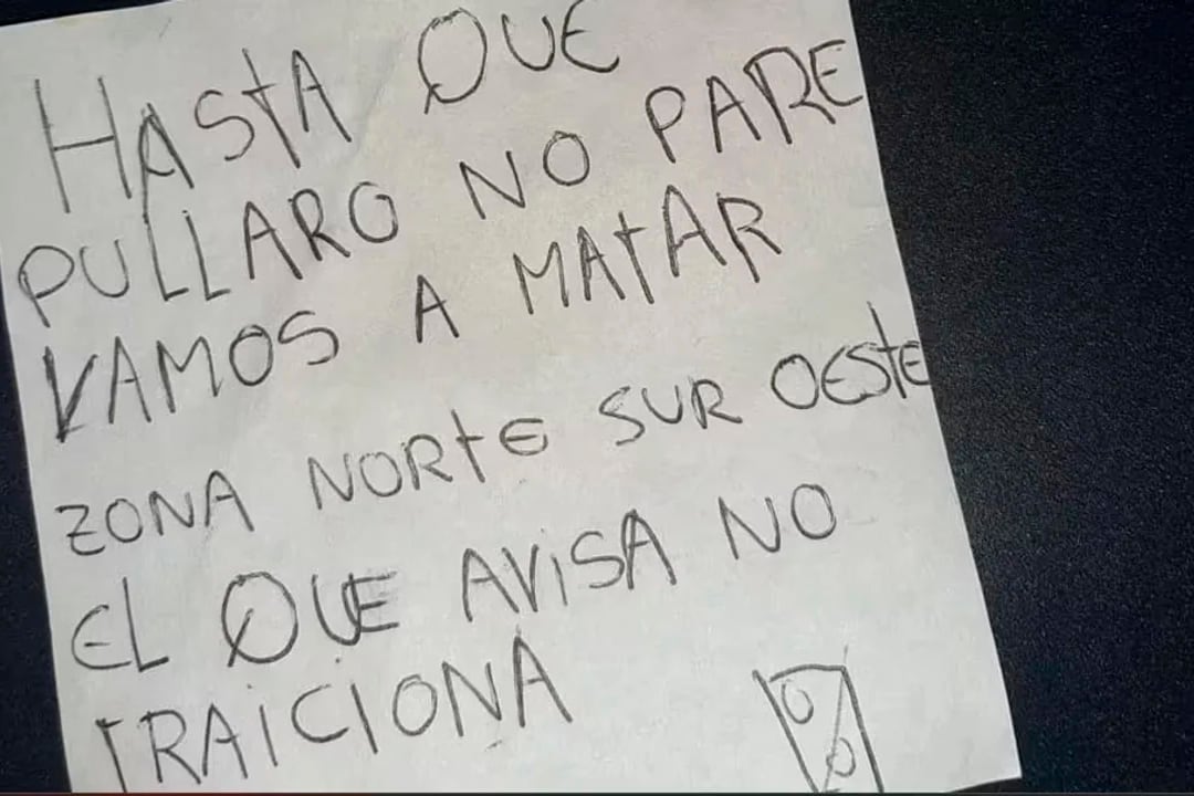 Como firma, hay un dibujo de un parlante tachado, símbolo que usan los hinchas de Newell’s contra los de Rosario Central.