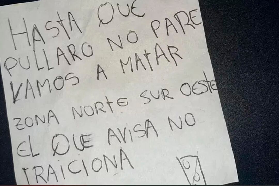 Como firma, hay un dibujo de un parlante tachado, símbolo que usan los hinchas de Newell’s contra los de Rosario Central.