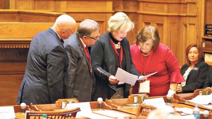 Aunque algunos electores no respetaron el mandato de las urnas, no se reportaron defecciones masivas.