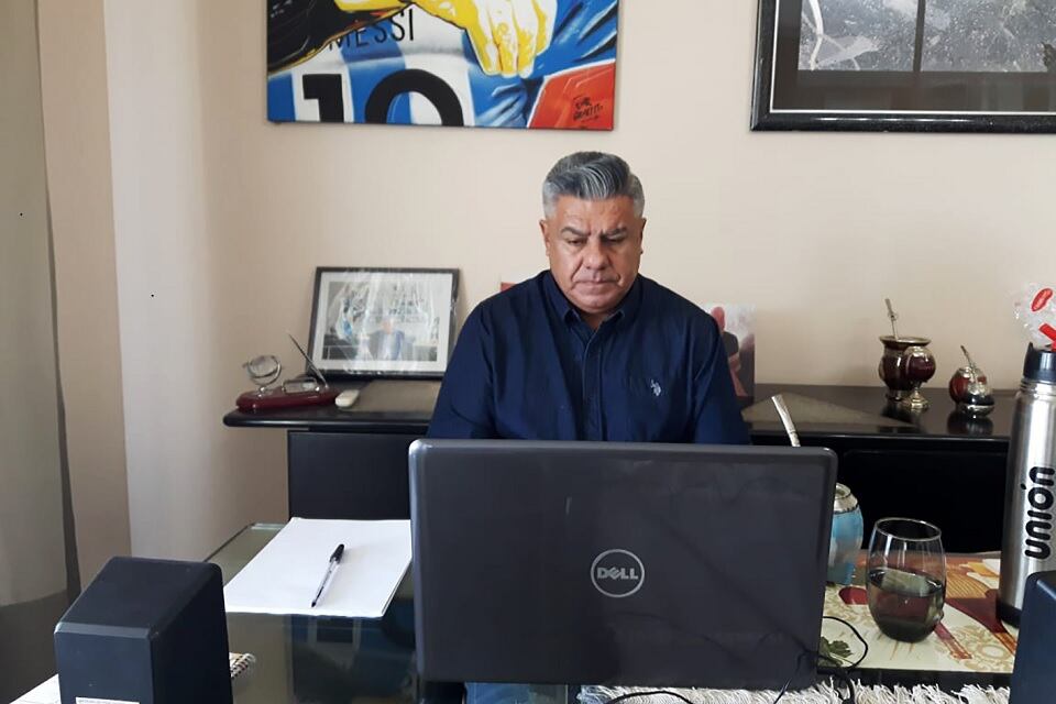 Chiqui Tapia, durante una de las videoconferencias pandémicas.