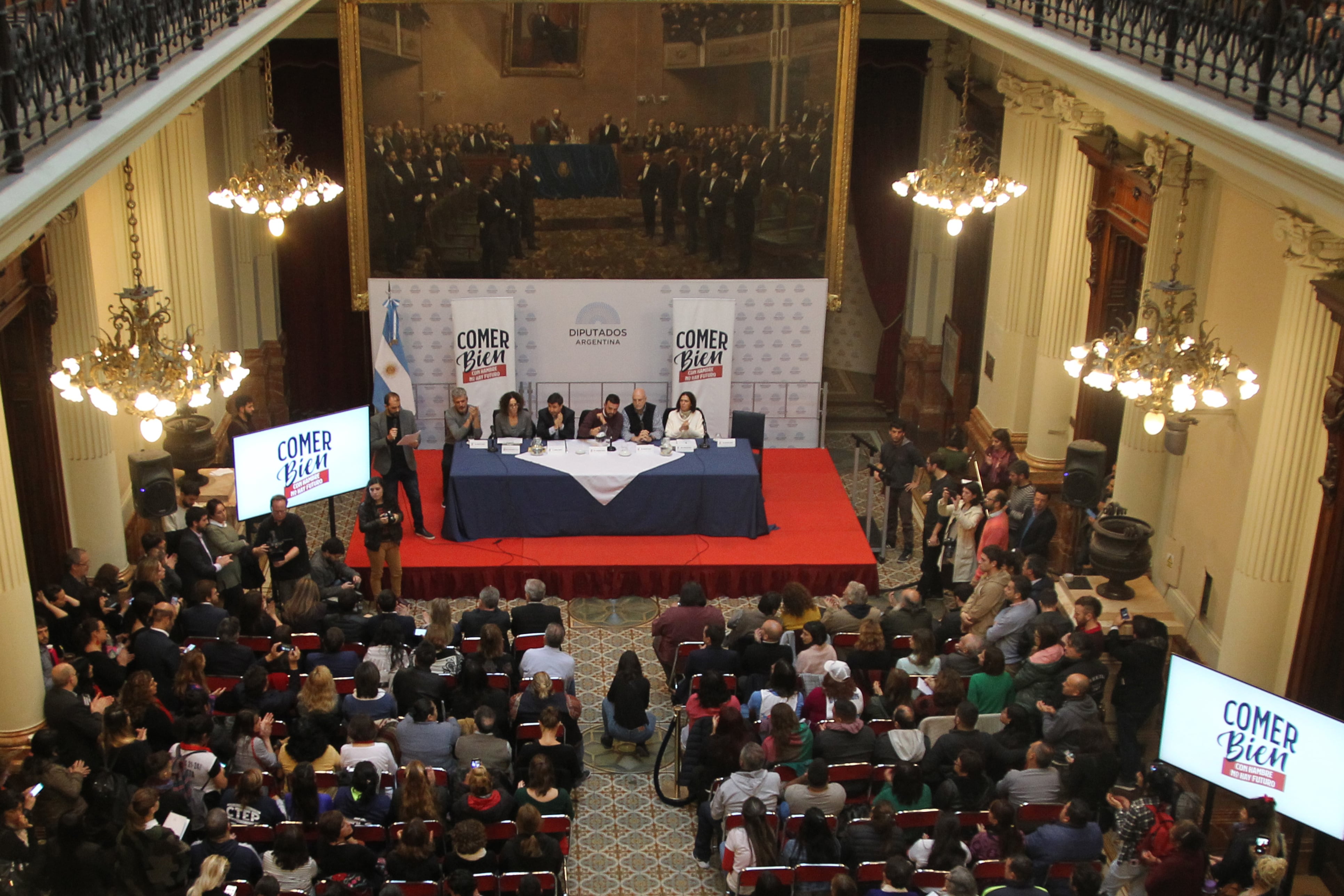 El primer debate de la campaña se realizó en el Salón de los Pasos Perdidos.