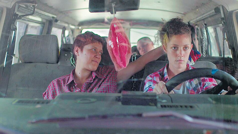 Las hijas del fuego o “cómo los cuerpos se vuelven territorio y paisaje frente a la cámara”.