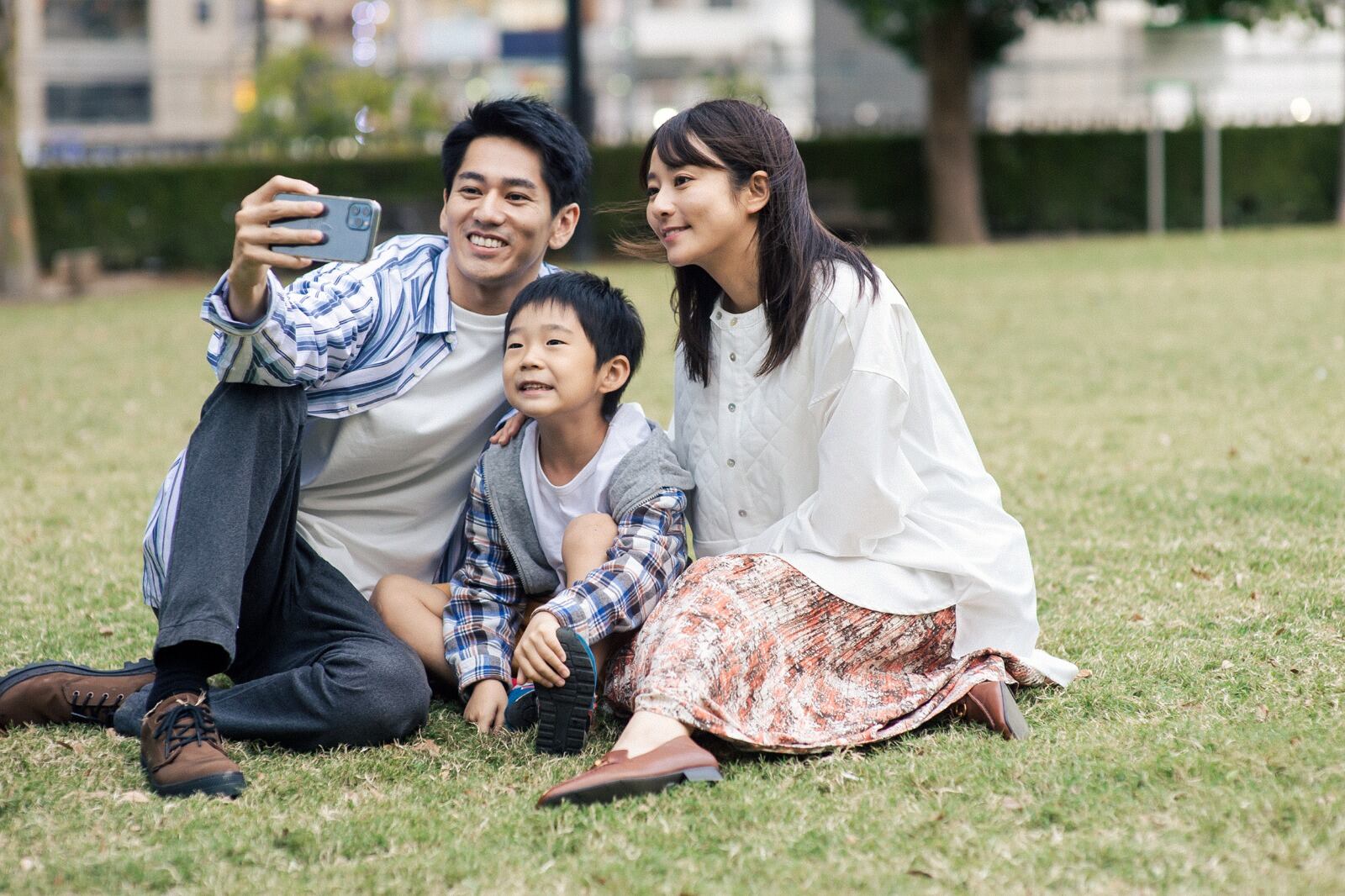 Jiro, Keita y Taeko, triángulo familiar que se va ramificando.