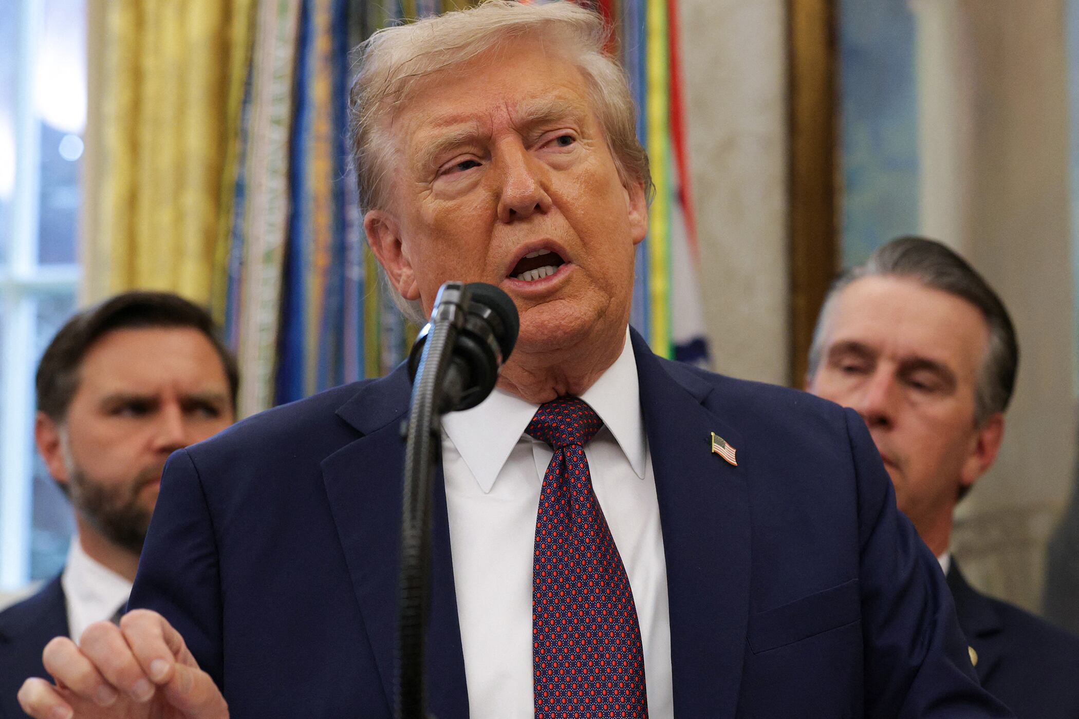 Donald Trump confirmó que dio la orden para destruir un barco de origen venezolano con presunta carga de drogas