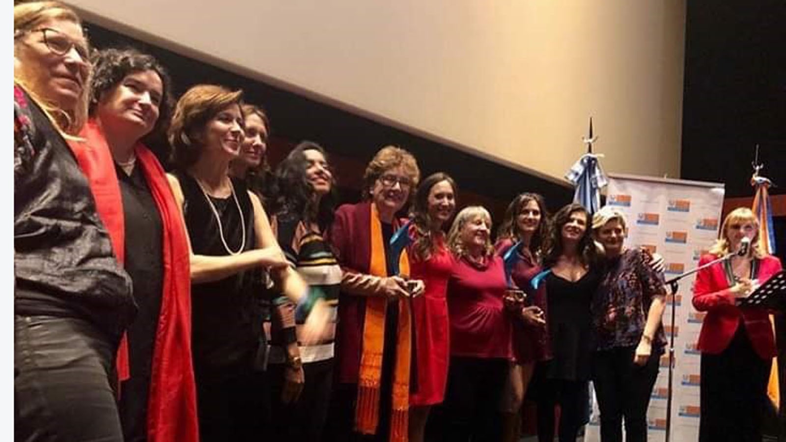 Numerosas personalidades de la cultura y el arte participaron de la inauguración del Ficsur.