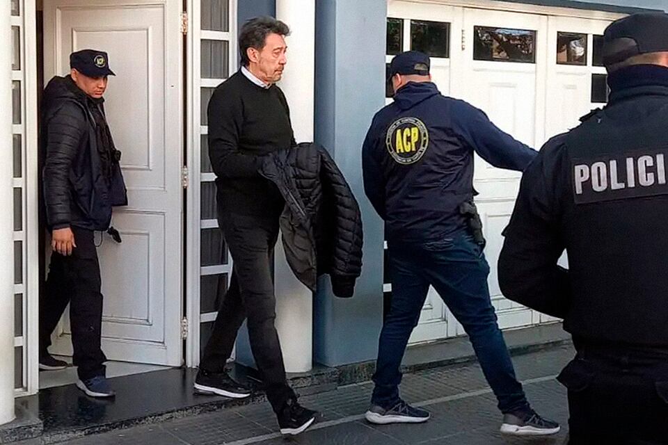 Darrás al momento de la detención en su casa, a la que ya regresó.