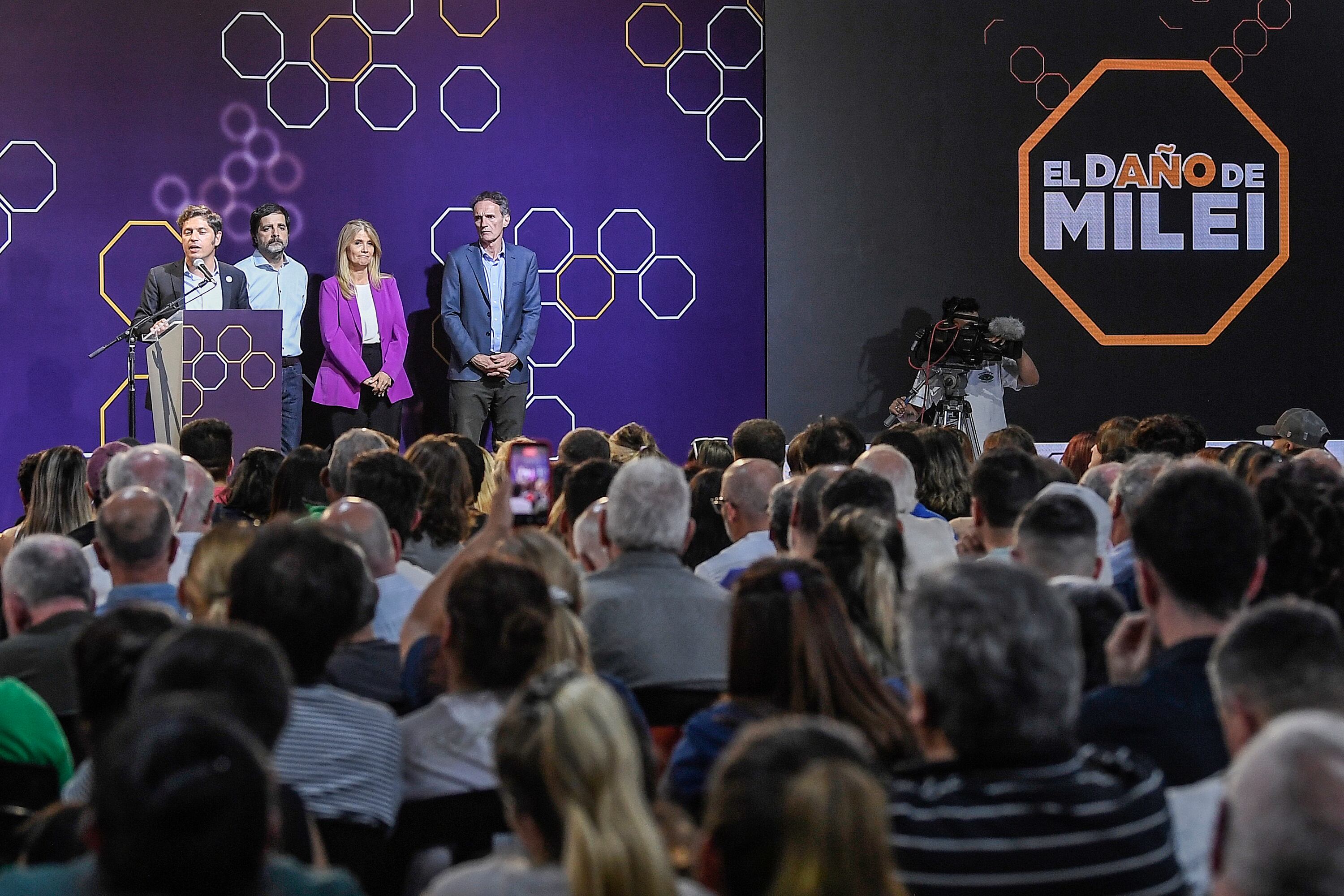 Kicillof junto a Verónica Magario, Fernando Moreira y Gabriel Katopodis.
