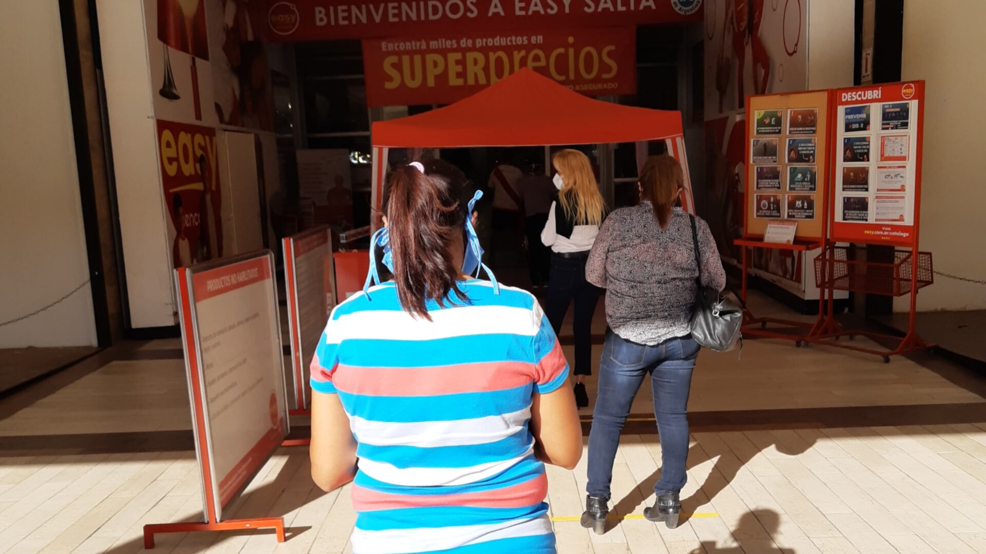 Comercios siguen con la restricción de los DNI