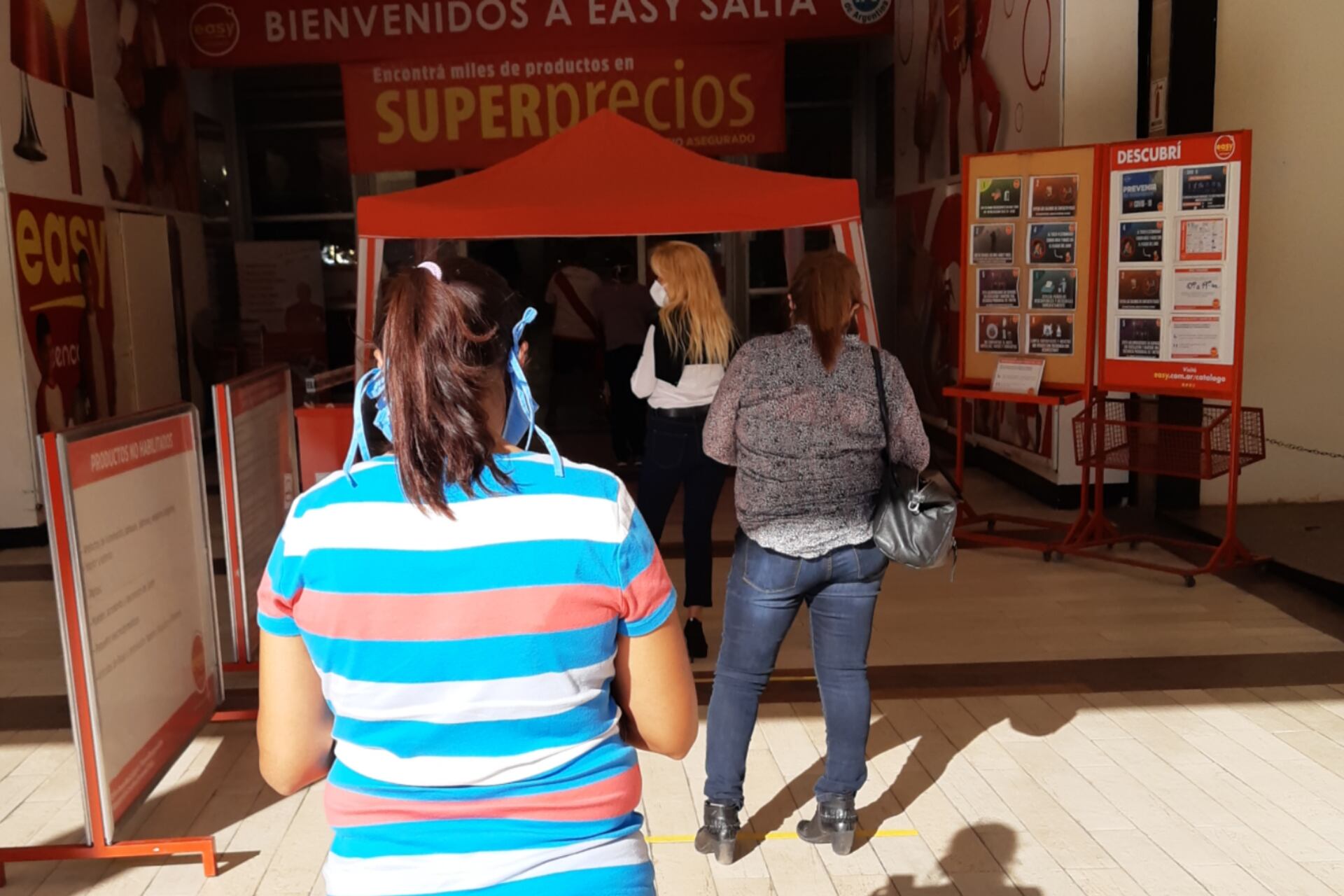 Comercios siguen con la restricción de los DNI