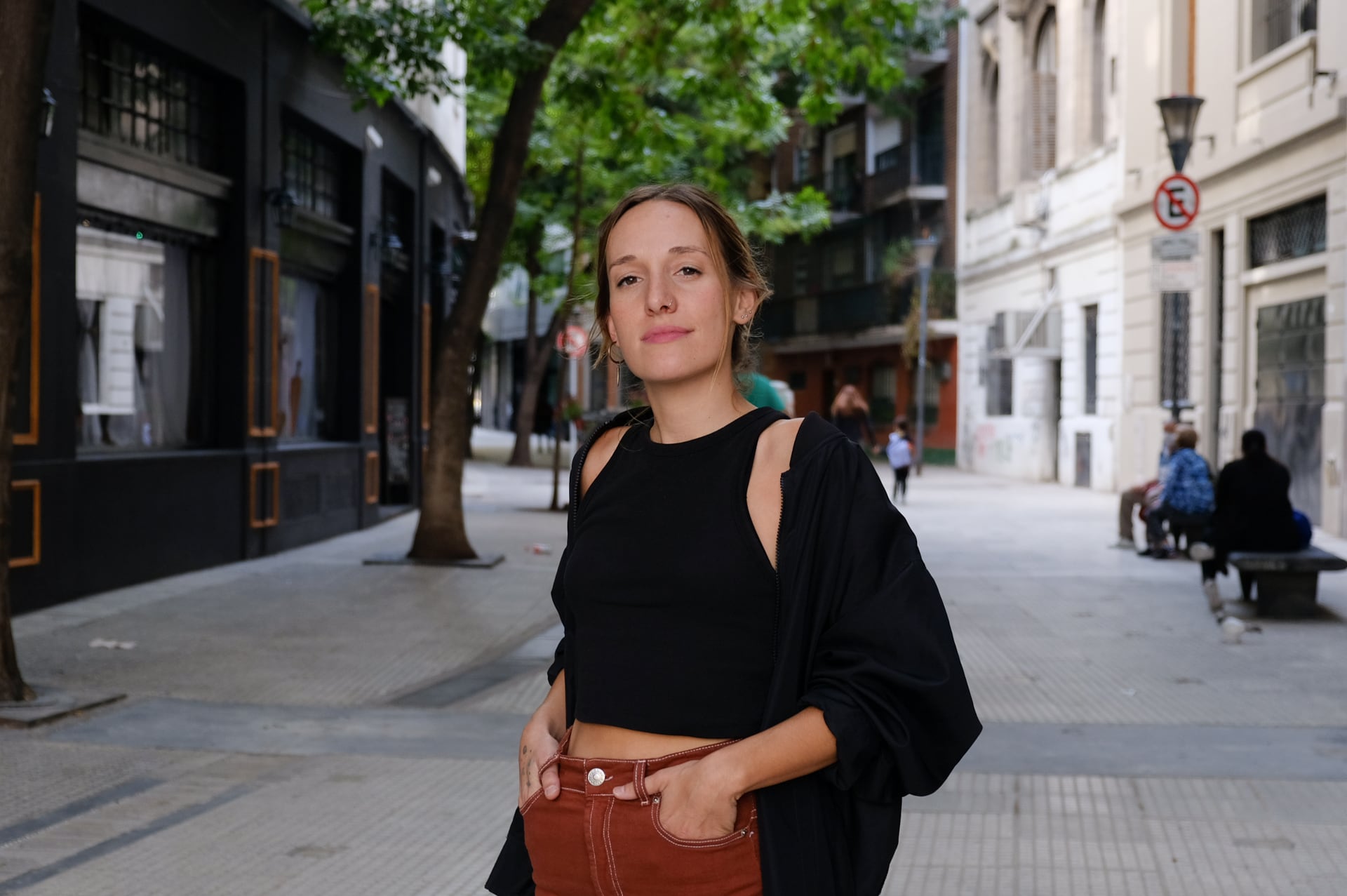 "El momento de escribir es un momento de introspección que aparece cuando estás medio en una", explica Carolina Donati