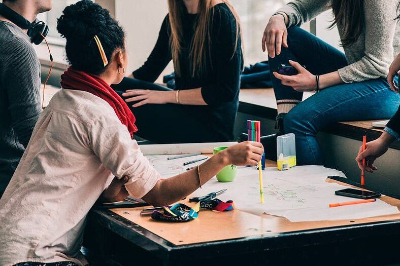 Las mujeres tienen menos oportunidades y aún menos en trabajos con expectativas de futuro.