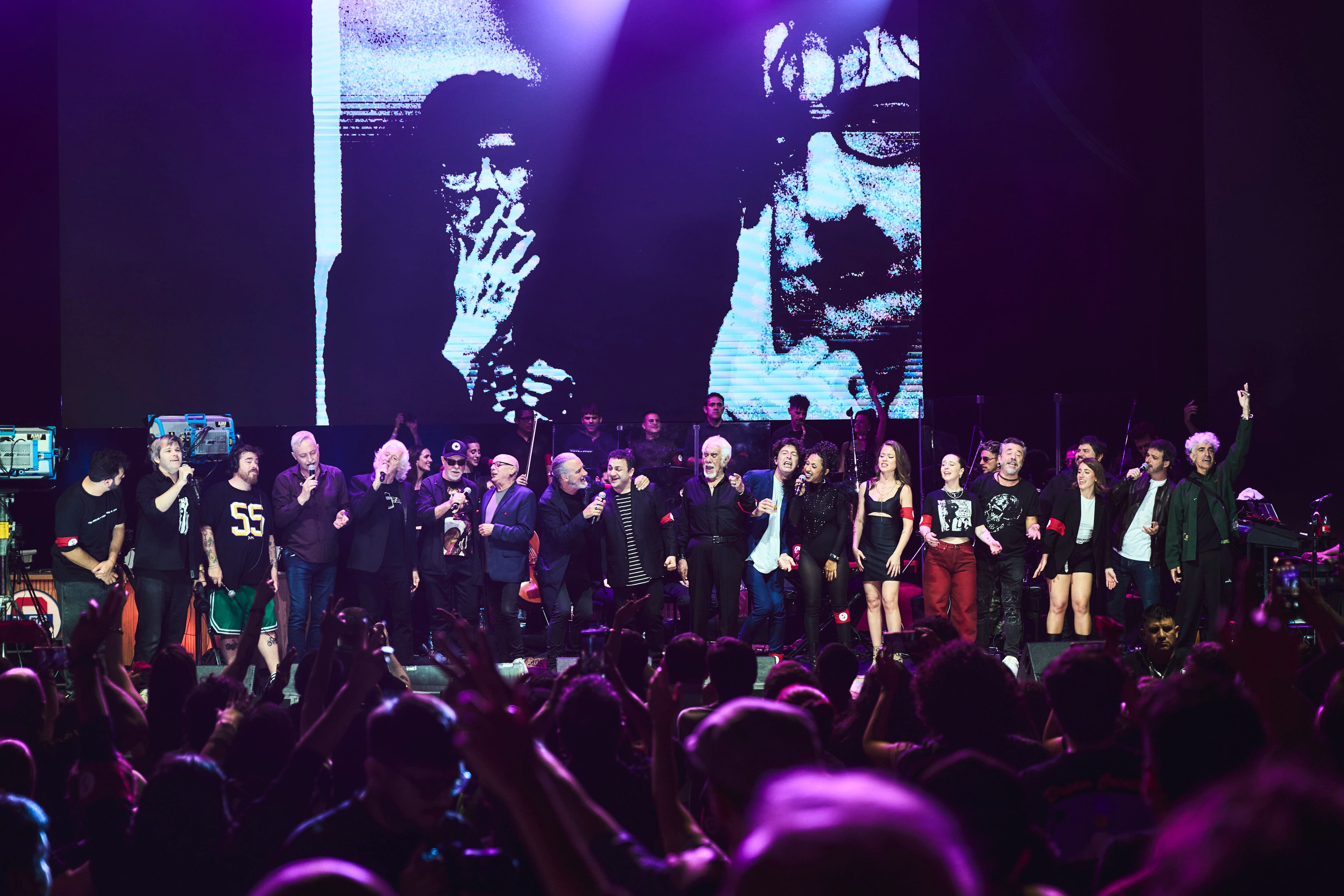 Sobre el final, todos juntos, músicos y público, cantaron “Seminare”. 