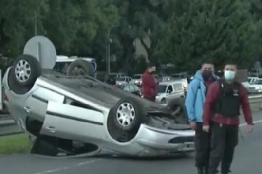 El choque generó importantes demoras en la zona.