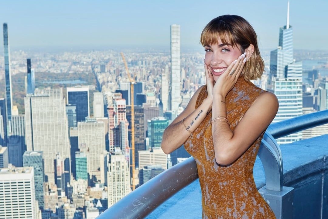 María Becerra, nominada en los Latin Grammy 2024, será además conductora de "La Premiere"