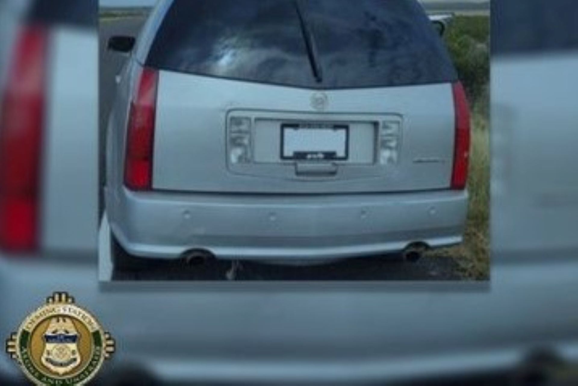 Vehículo conducido por el adolescente en el que ingresaba a 10 personas ilegalmente a Estados Unidos. entre ellas una niña que viajaba sola.  (Foto. @USBPChiefEPT)