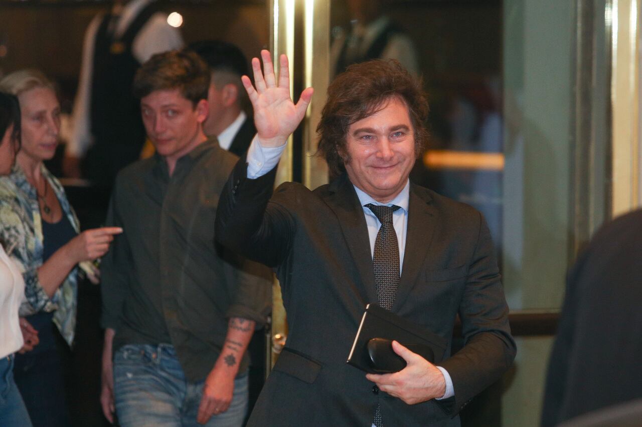 Milei, ya presidente electo, es aliado de Macri: antes lo defenestraba.