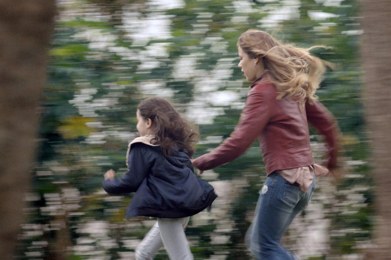 Rosita y su mamá, en un torbellino de emociones oscuras.