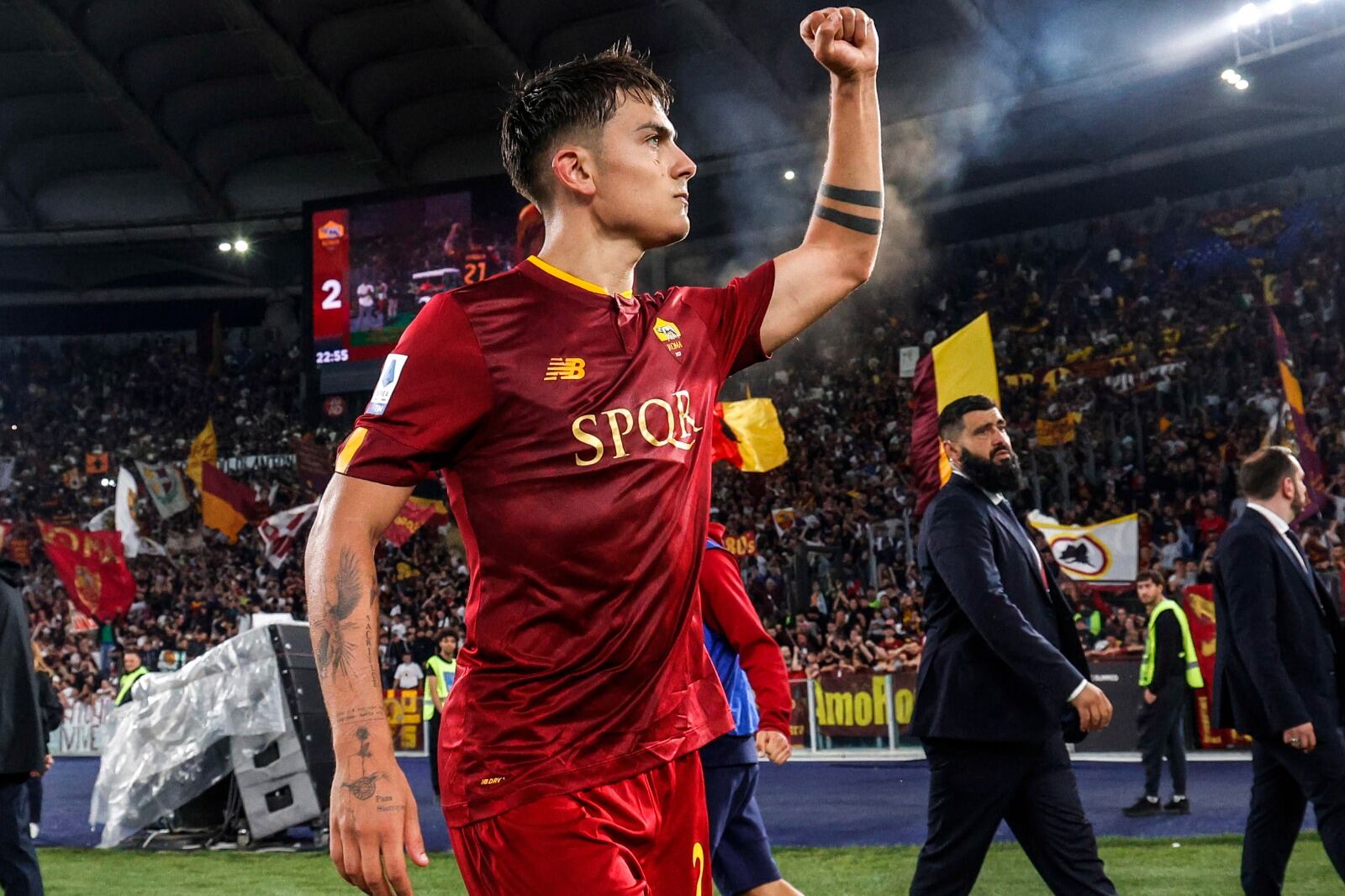 Puño en alto para Dybala, que venía de sufrir la derrota en la final de la Europa League contra el Sevilla