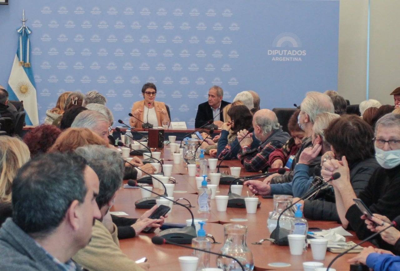 Gisela Marziotta encabezó la simulación de audiencia con fuerte participación.